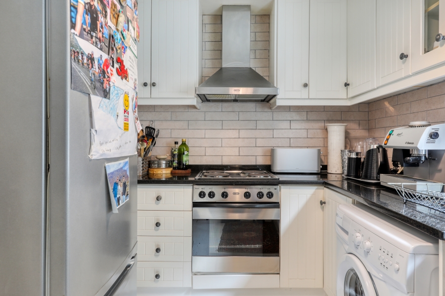 2 Bedroom Property for Sale in Vredehoek Western Cape